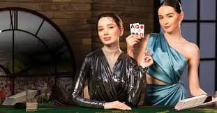 Papan taruhan Sic Bo dengan berbagai pilihan kombinasi dadu dan odds